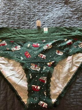 Maurices Green Lace-Trim Hipster Briefs with Holiday Camper Print